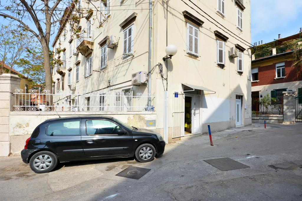 Studio Apartment Nika Split Bagian luar foto