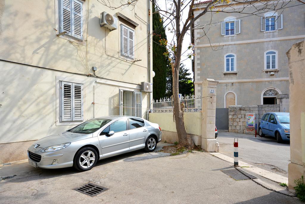 Studio Apartment Nika Split Bagian luar foto